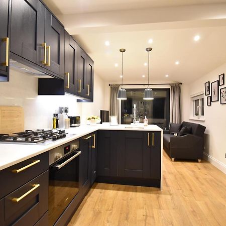 Stunning 3 Bed Apartment Лондон Екстериор снимка