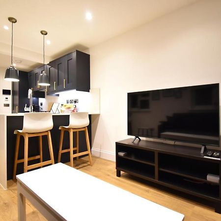 Stunning 3 Bed Apartment Лондон Екстериор снимка
