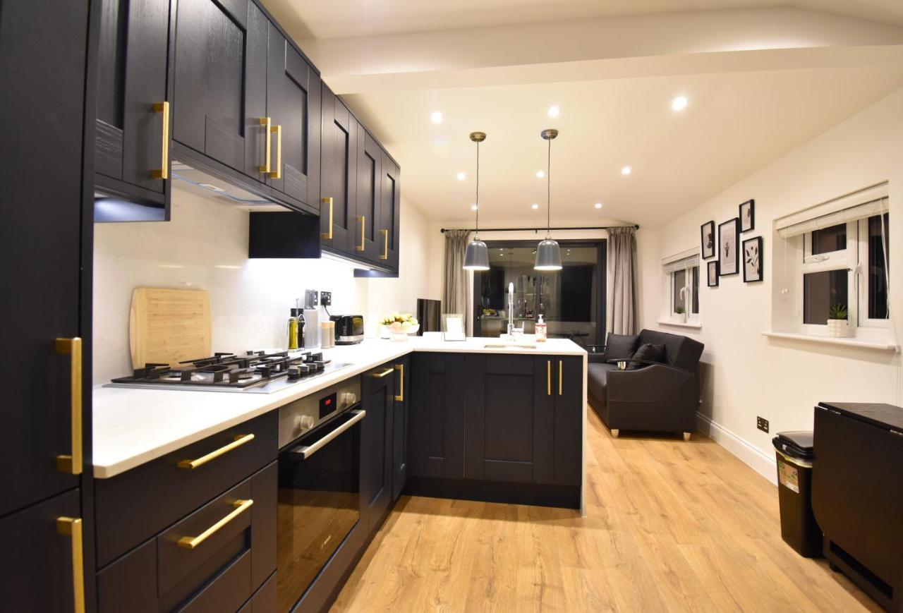 Stunning 3 Bed Apartment Лондон Екстериор снимка