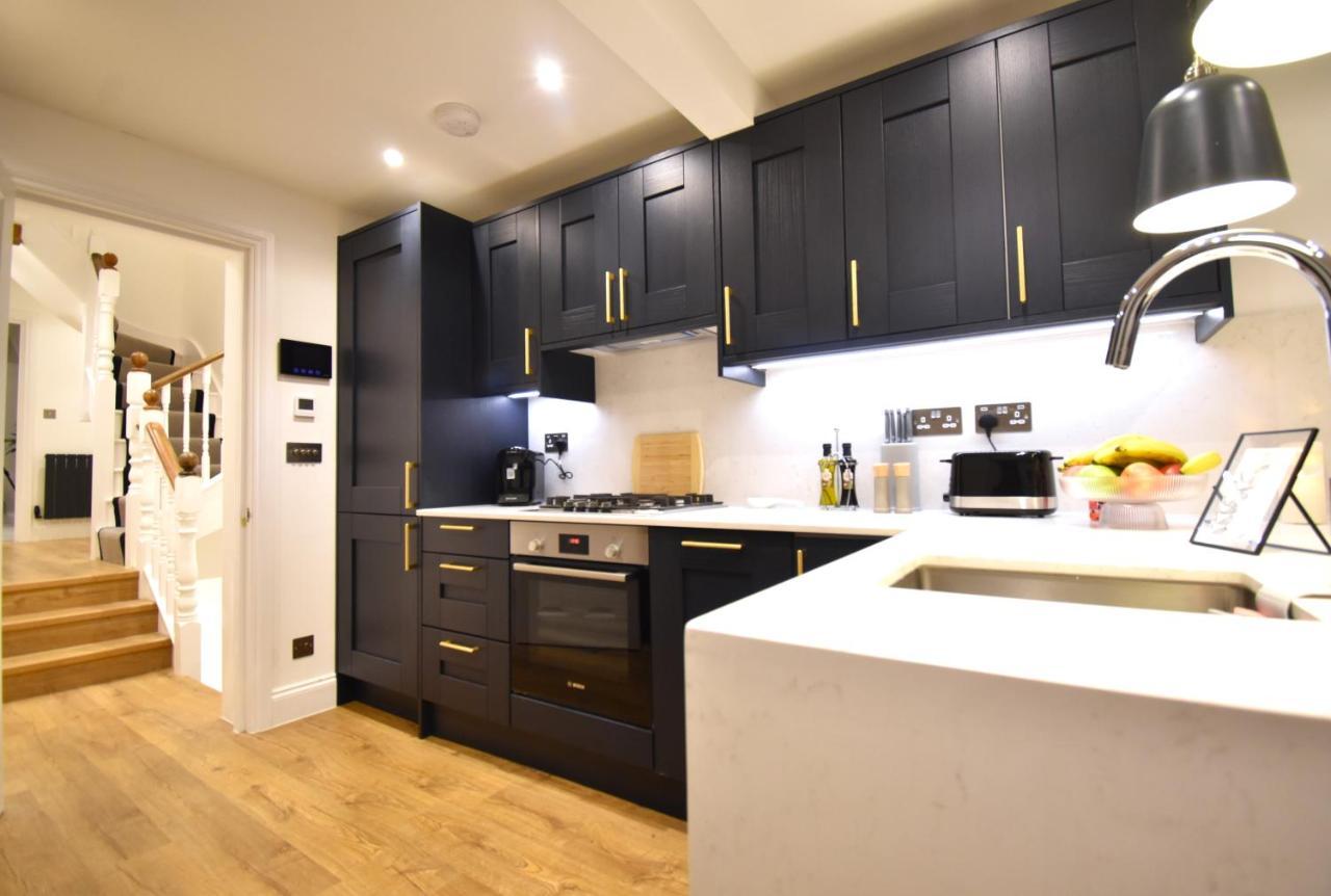 Stunning 3 Bed Apartment Лондон Екстериор снимка