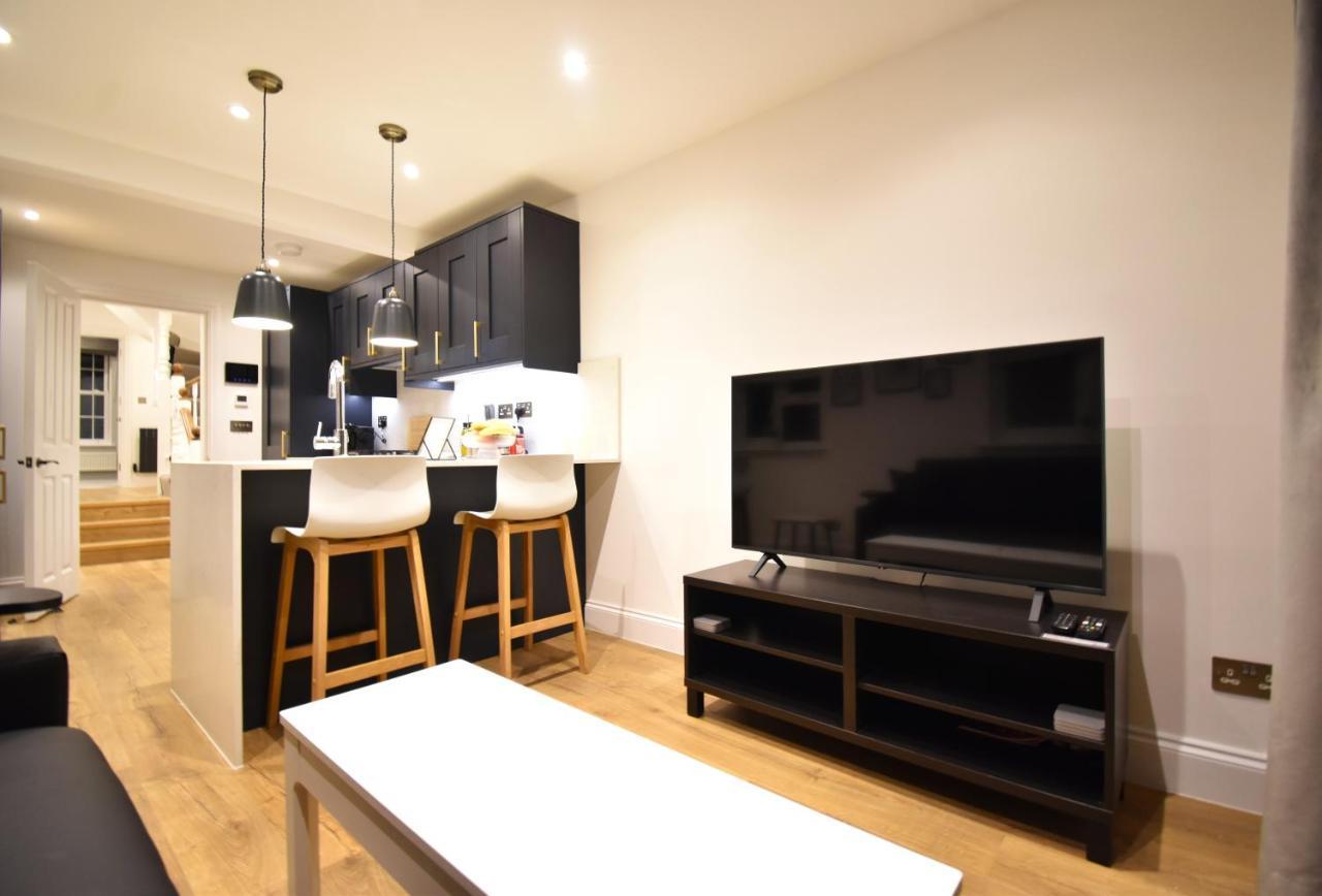 Stunning 3 Bed Apartment Лондон Екстериор снимка